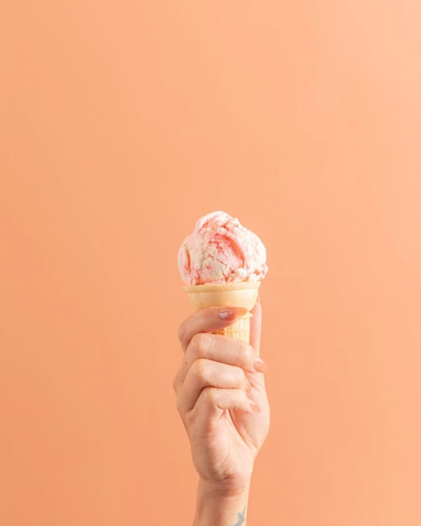 HEP Sundaze Peppermint Hand Holding Up Dec2025 2